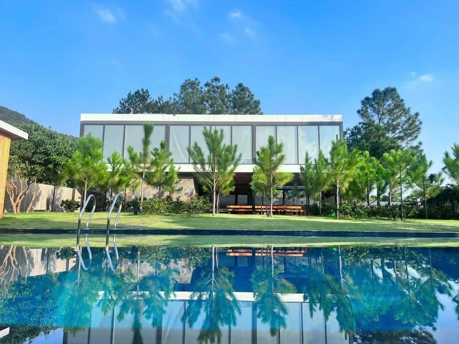 Villa Sóc Sơn - Toàn cảnh Villa Sóc Sơn rừng thông khuôn viên 3000m2 xanh mát - Goby Trip.vn