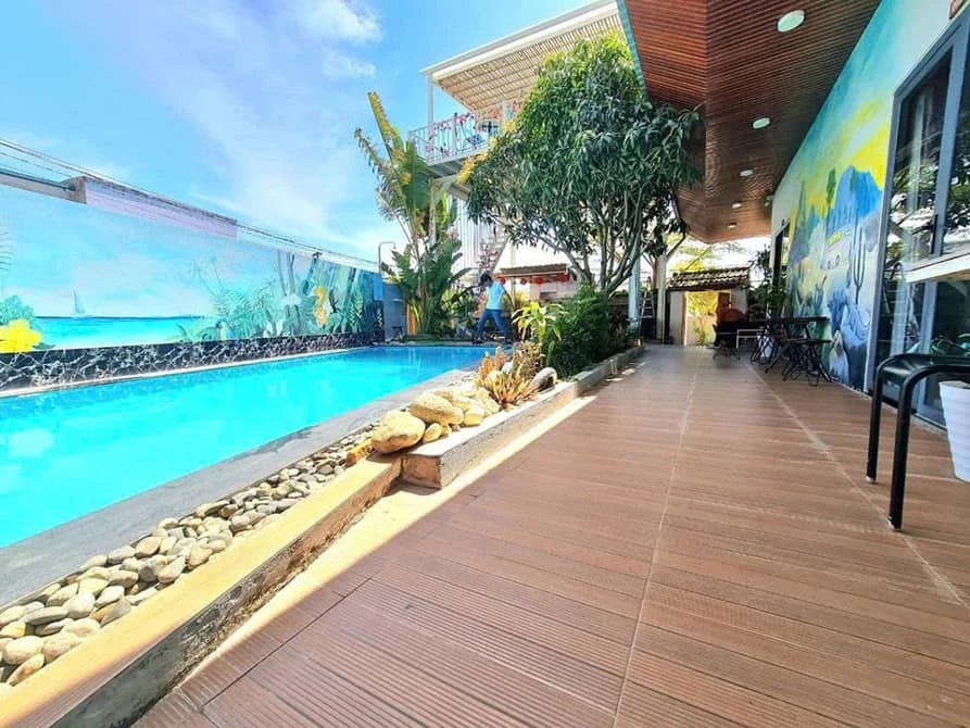 Toàn cảnh Chii Villa 05 Mũi Né với hồ bơi và không gian nghỉ dưỡng