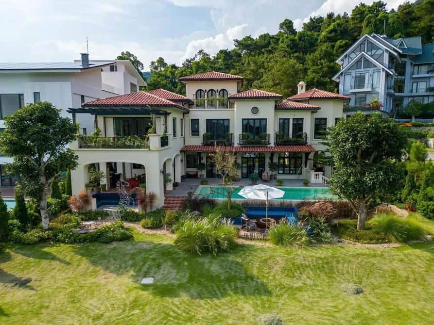 Toàn cảnh Villa Sân Golf Tam Đảo BE19 view sân golf và núi Tam Đảo